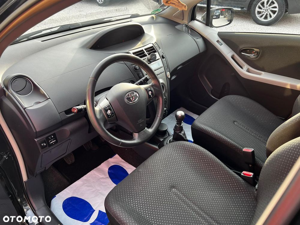 Toyota Yaris 1.33 VVT-i Executive - 27
