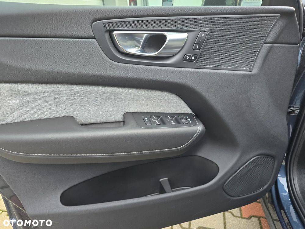 Volvo XC 60 T6 Plug-In Hybrid AWD Plus Dark - 15