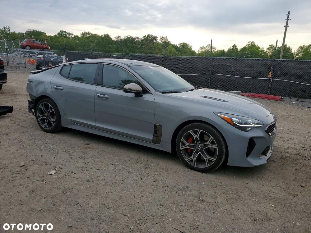 Kia Stinger - 2