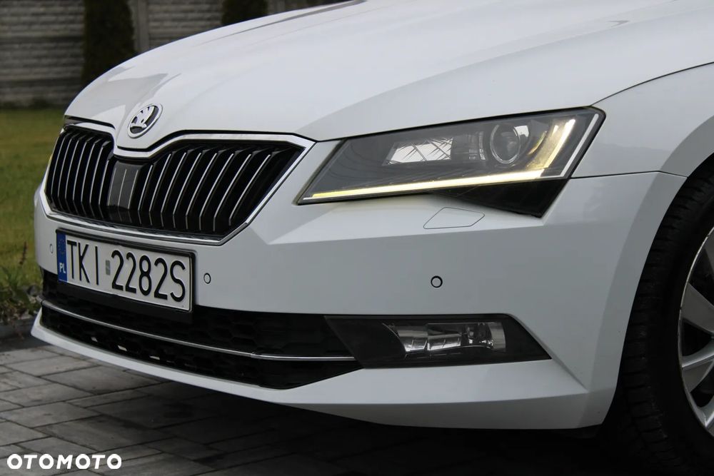 Skoda Superb 2.0 TDI Premium Edition - 13
