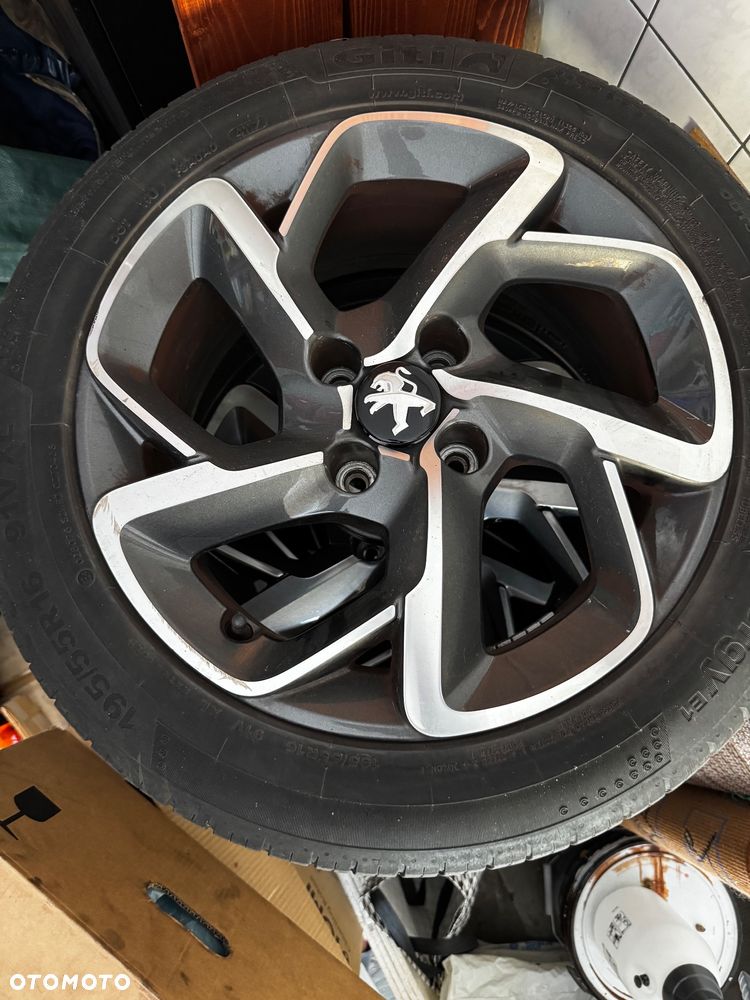 Peugeot 208 82 VTI Allure - 16