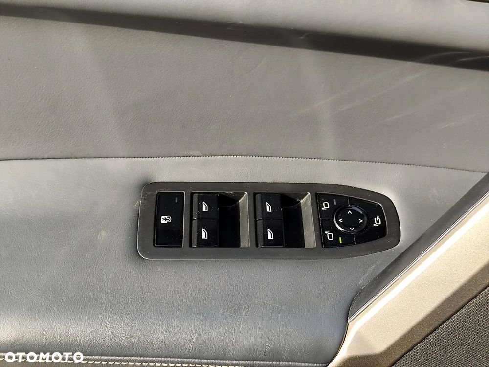 BMW iX xDrive40 76.6kWh Signature - 16