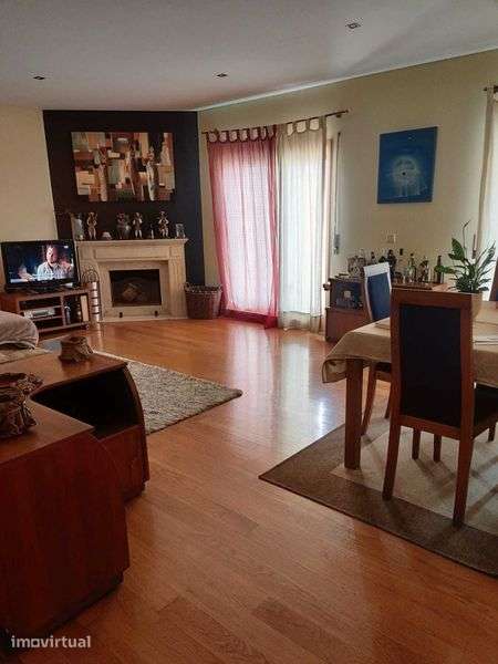 Apartamento T3 bem localizado - Grande imagem: 3/12