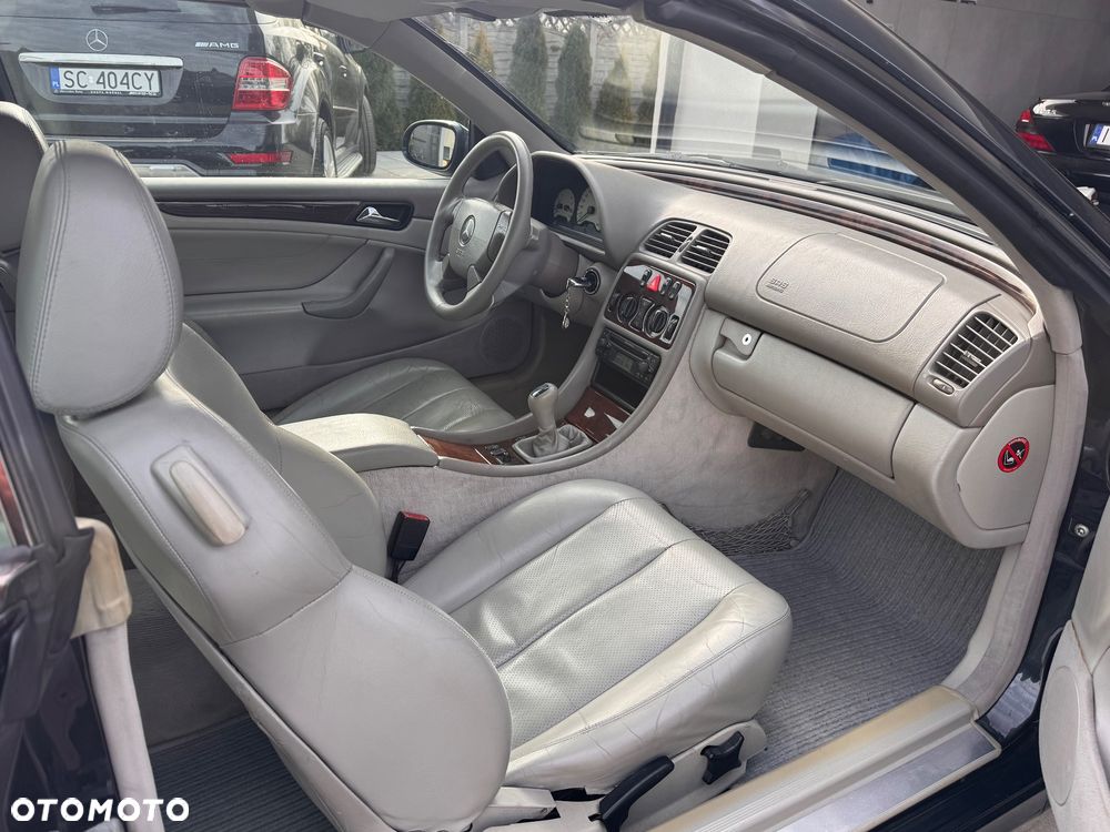 Mercedes-Benz CLK - 19