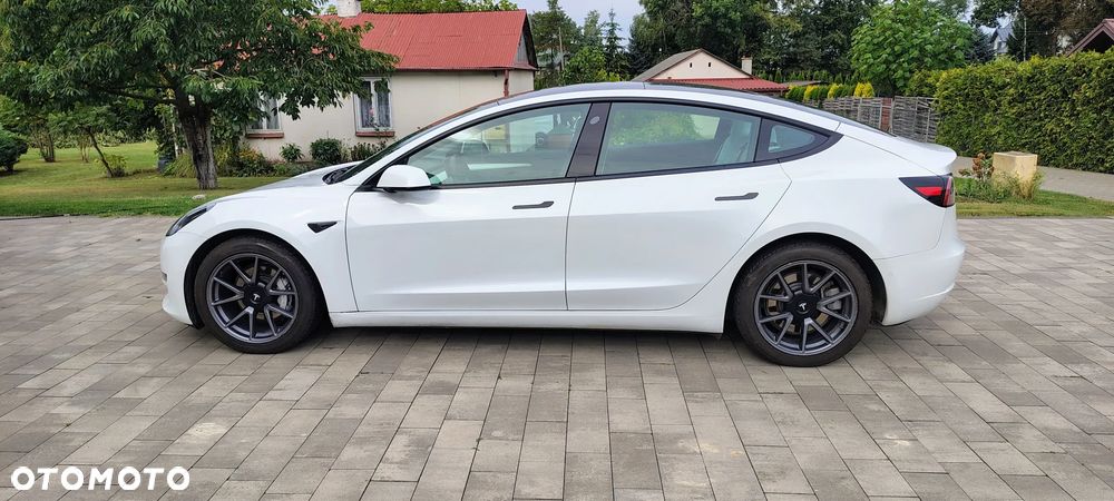 Tesla Model 3 - 9