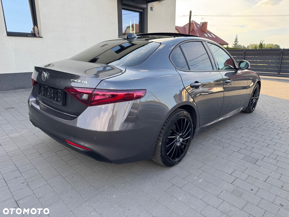 Alfa Romeo Giulia 2.2 AT8 Super - 12