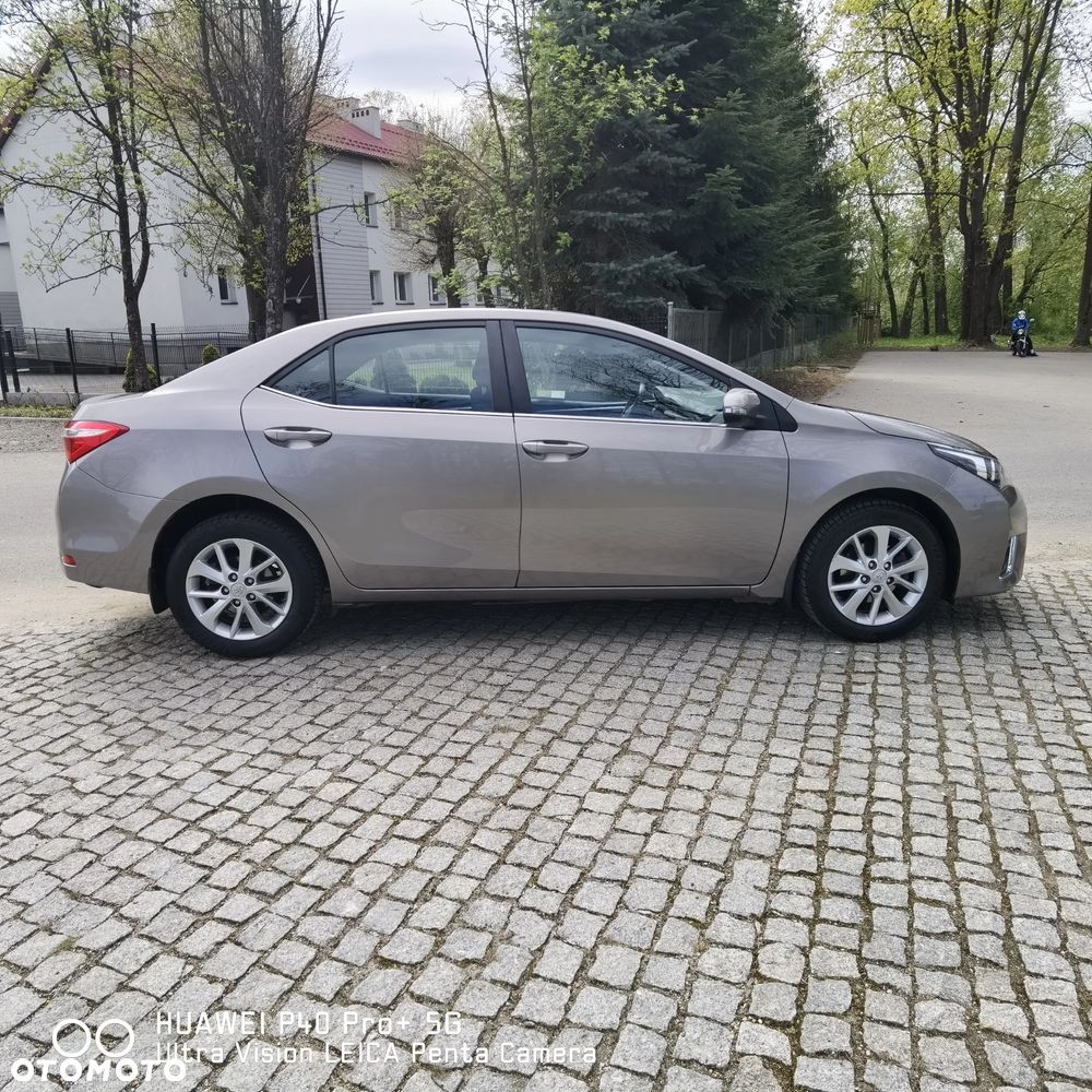 Toyota Corolla 1.6 Premium + - 6