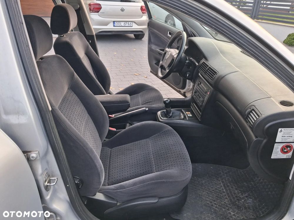 Volkswagen Passat 1.8 - 13