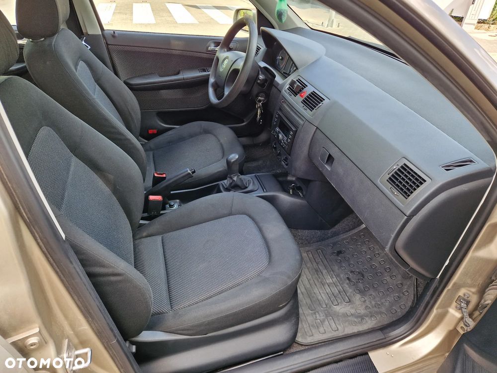 Skoda Fabia 1.4 16V Classic + - 6