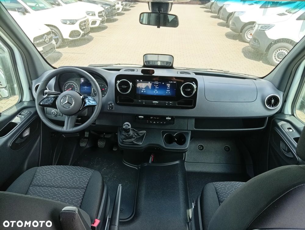 Mercedes-Benz Sprinter - 15