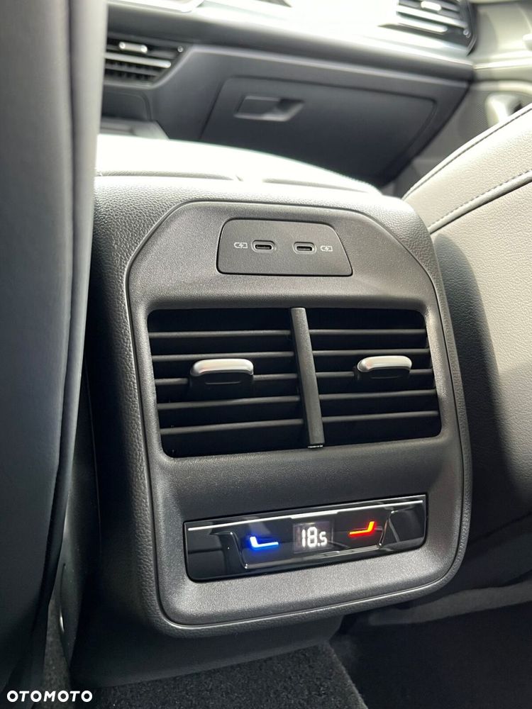 Volkswagen Passat Variant 2.0 TDI SCR Business Plus DSG - 14