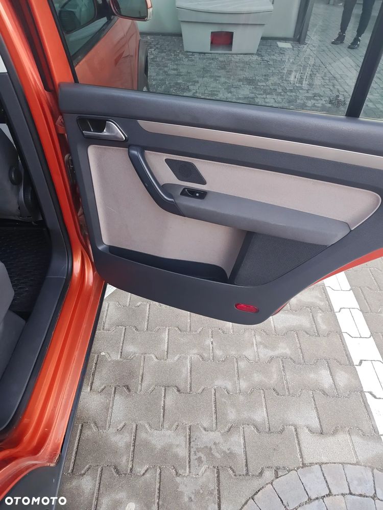 Volkswagen Touran 2.0 TDI DPF Cross - 6