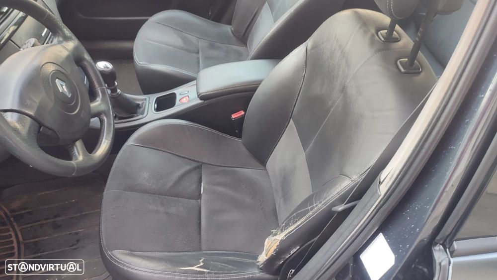 Renault Laguna Break 2.0 dCi FAP Initiale - 23