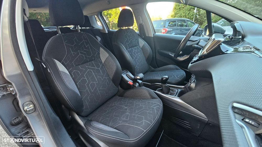 Peugeot 2008 1.6 BlueHDi Allure - 32