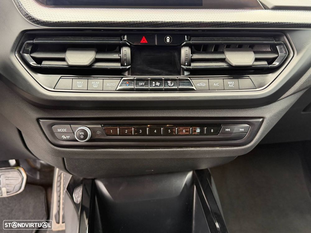 BMW 116 d Pack Desportivo M Auto - 17