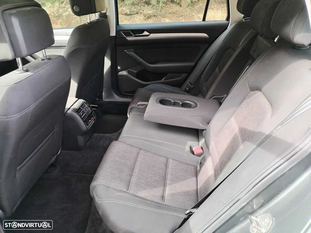 VW Passat Variant 1.6 TDI Confortline - 16