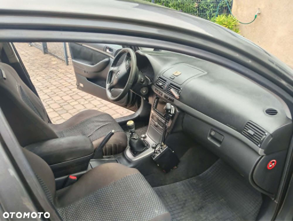 Toyota Avensis 2.2 D-4D Sol Plus - 6