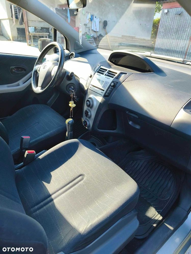 Toyota Yaris - 11