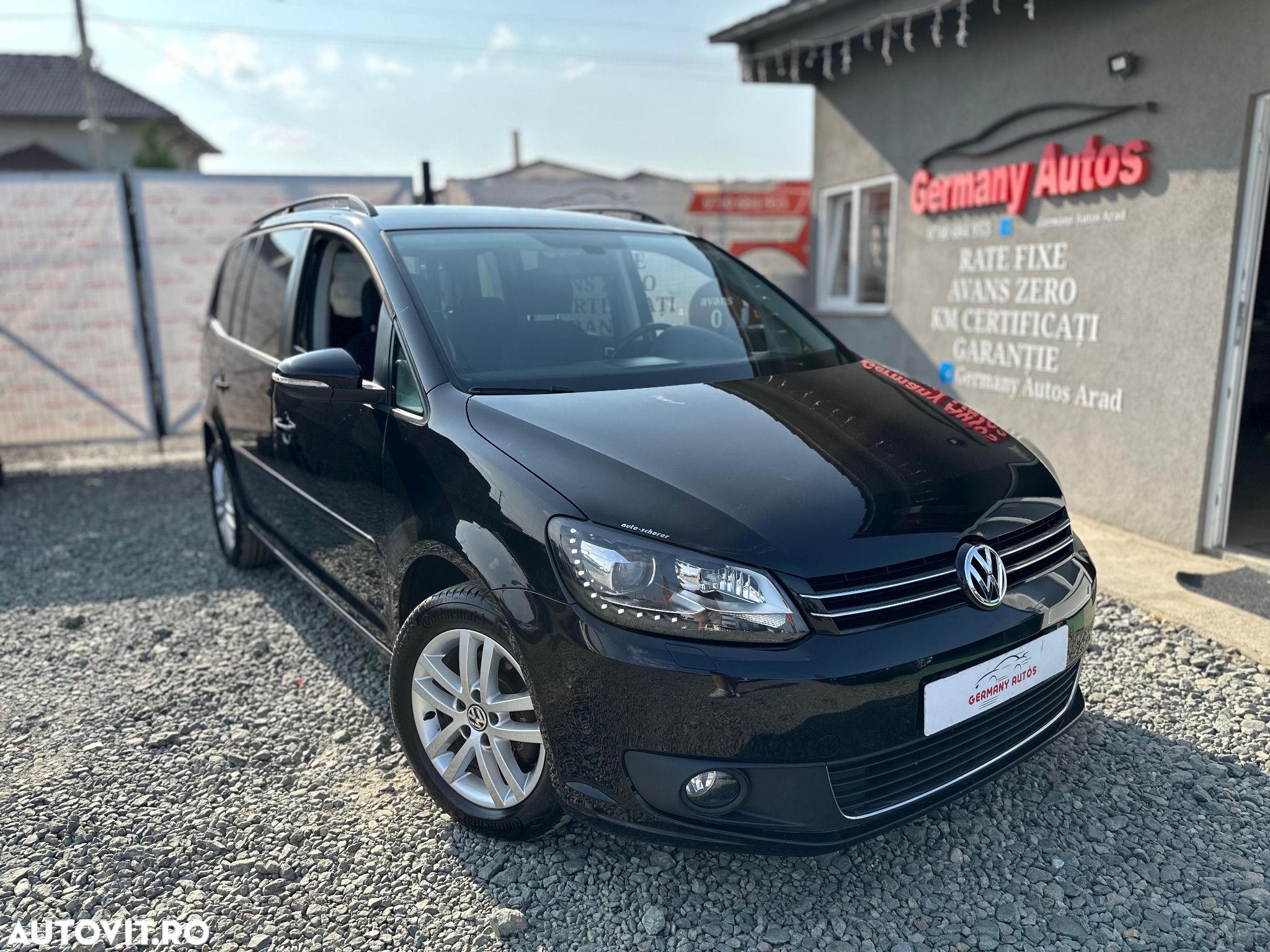Volkswagen Touran - 1