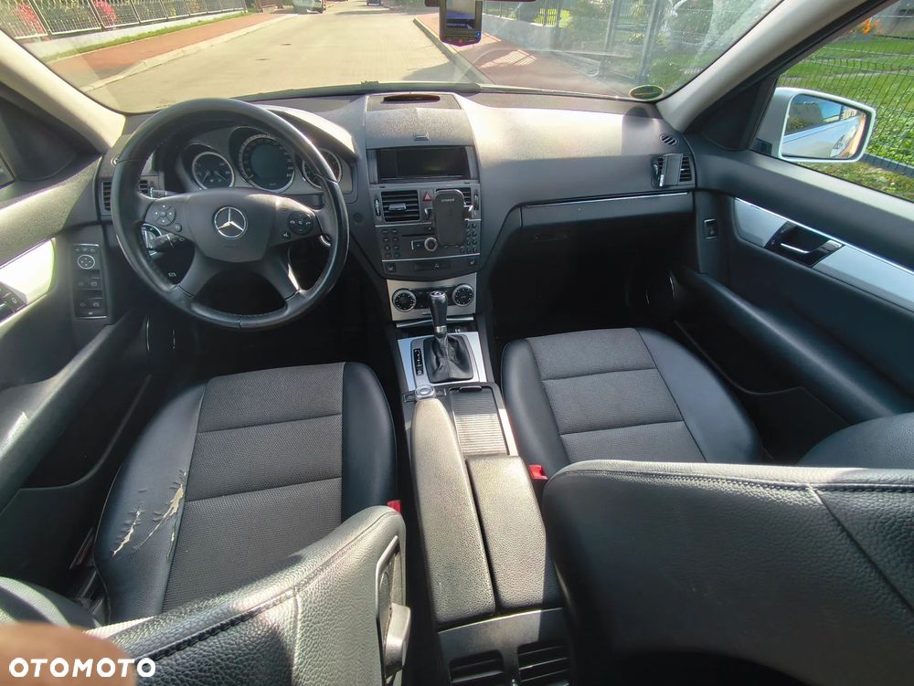 Mercedes-Benz Klasa C 200 CGI Automatik BlueEFFICIENCY Avantgarde - 23