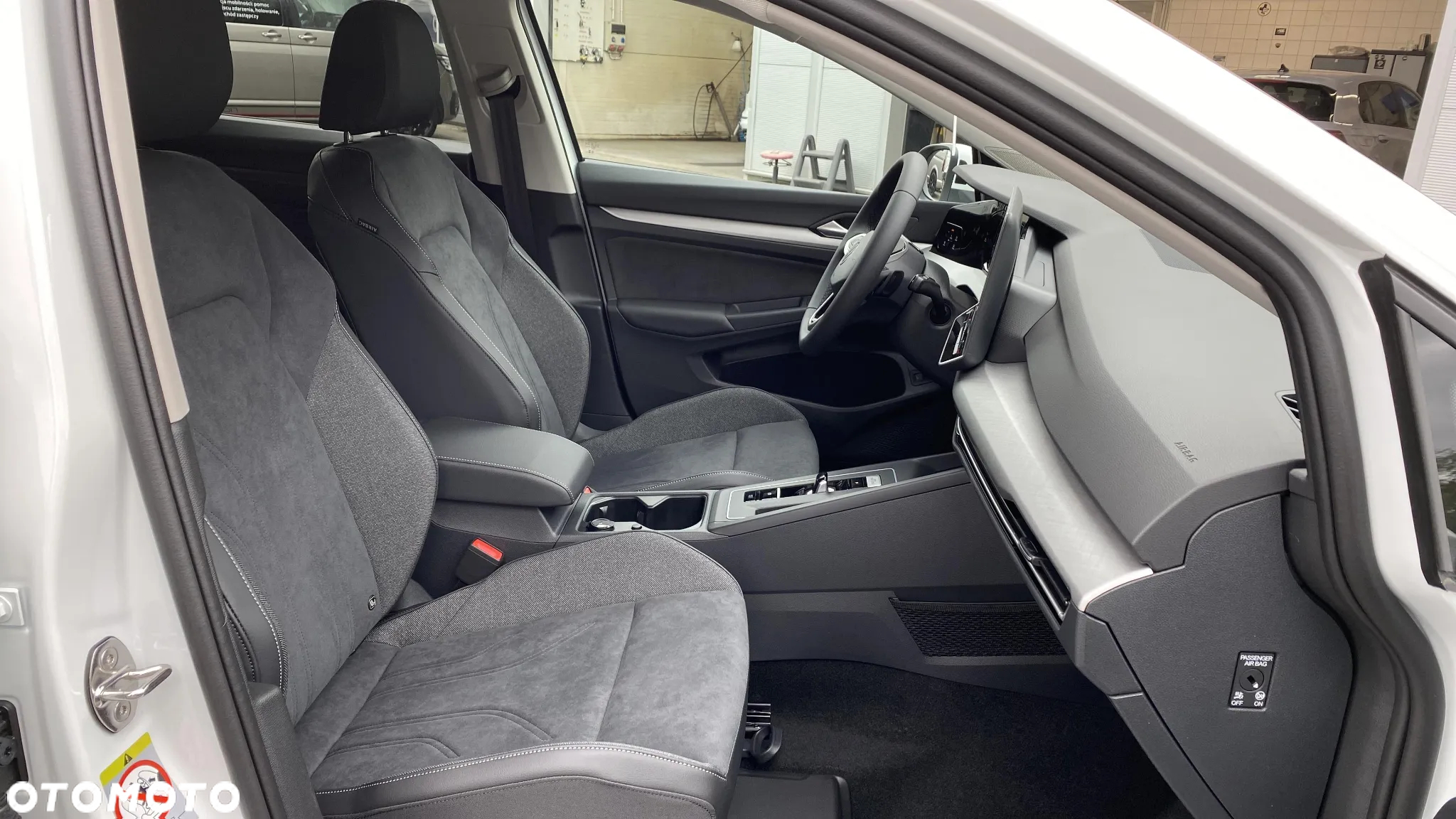 Volkswagen Golf - 22