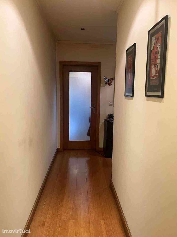 Apartamento T1 com varandas e garagem em Rio Tinto - Grande imagem: 4/13