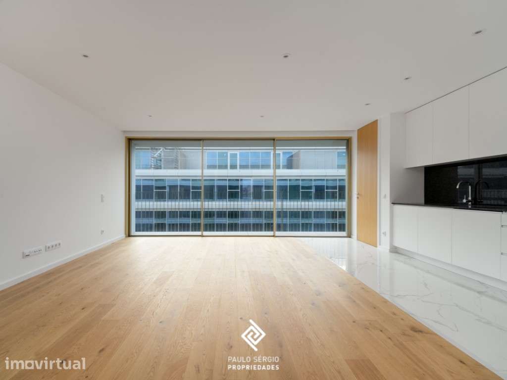 Vende-se T2 novo em Vila Nova de Gaia, a 100 metros da praia - Grande imagem: 2/24