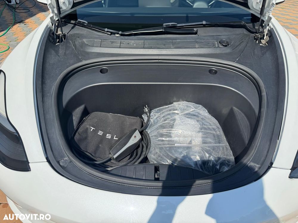 Tesla Model 3 - 8
