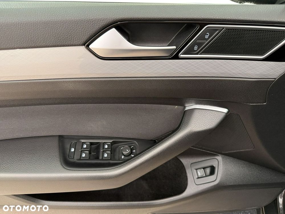 Volkswagen Passat - 14