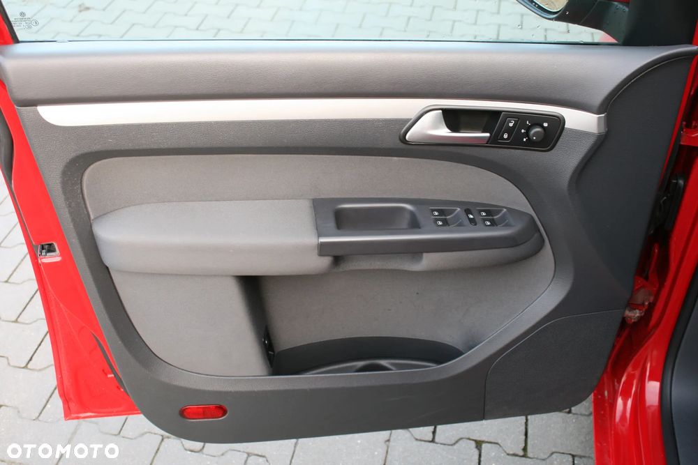 Volkswagen Touran 1.6 TDI DPF BlueMotion Technology Trendline - 20