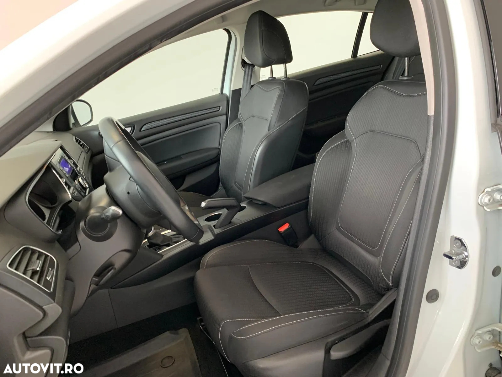 Renault Megane TCe EDC Zen - 8