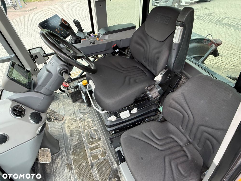 JCB FASTRAC 4220 iCON - 4