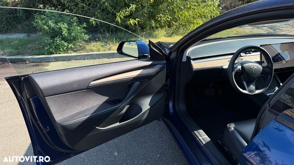 Tesla Model 3 - 9