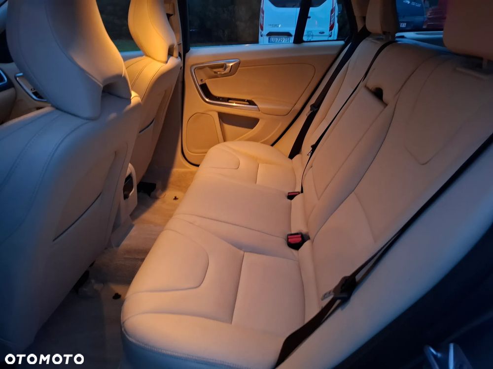 Volvo V60 D6 Twin Engine Geartronic Summum - 13