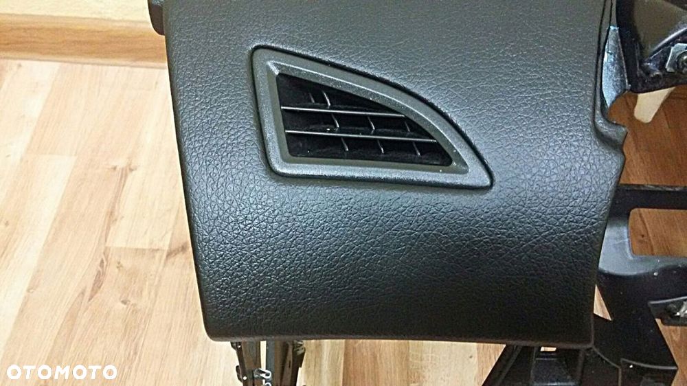 Deska rozdzielcza kokpit Hyundai i 30 i35 - 4
