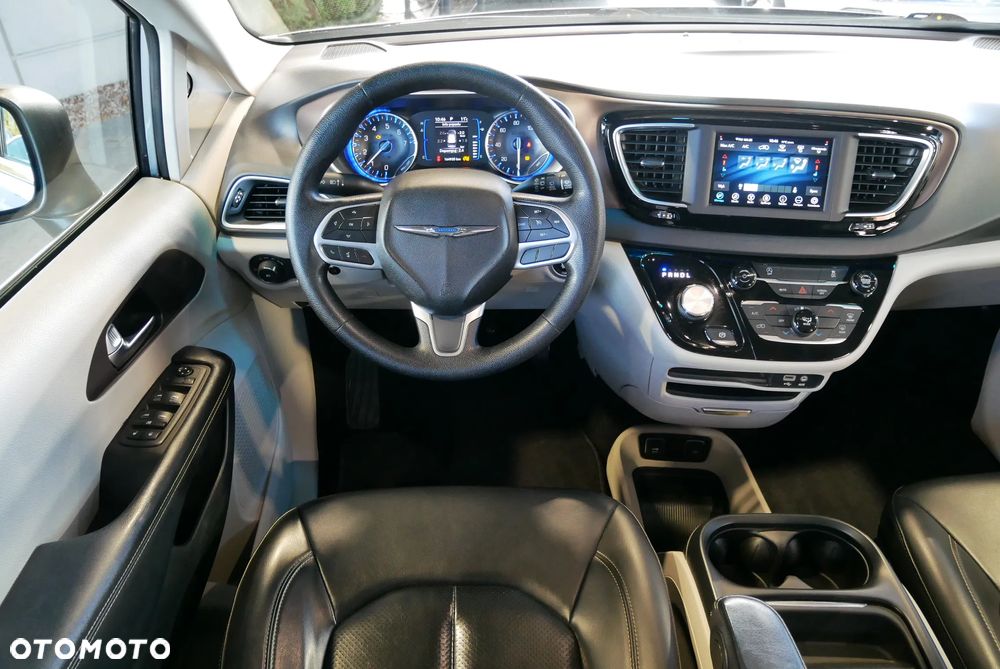 Chrysler Pacifica - 14