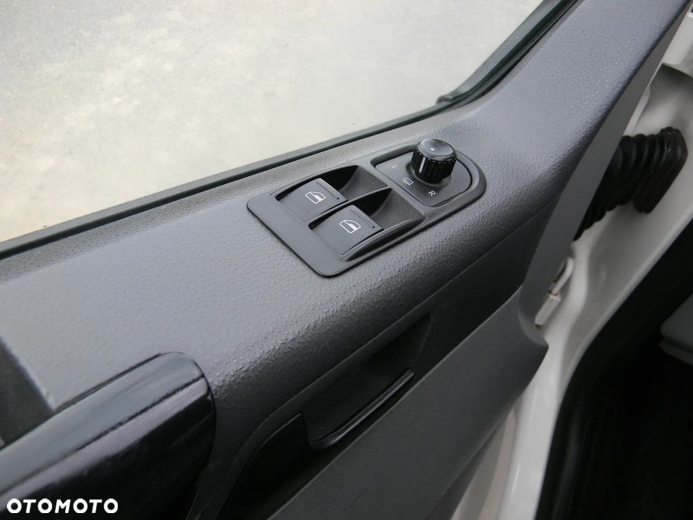Volkswagen Transporter - 22