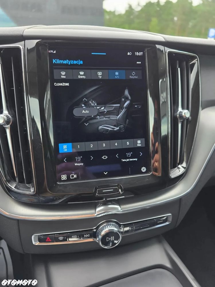 Volvo XC 60 D4 Momentum Pro - 26