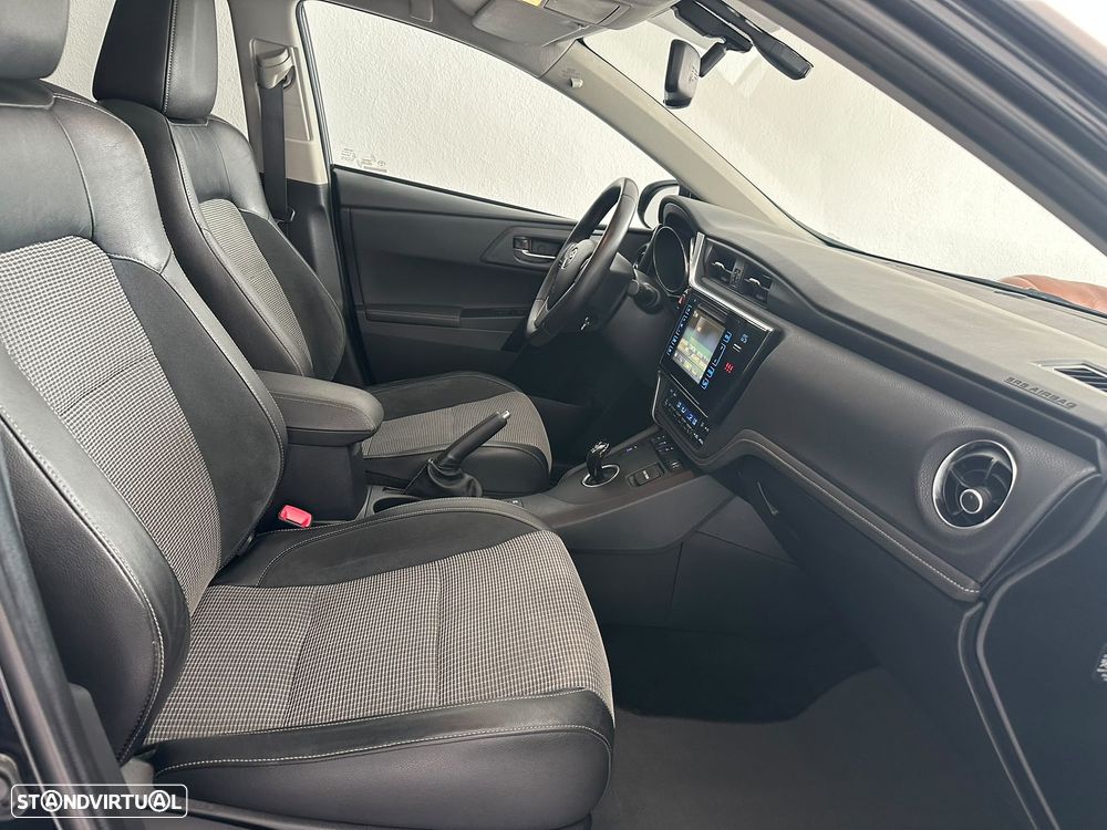 Toyota Auris 1.8 HSD Comfort +P.Sport+Navi - 33