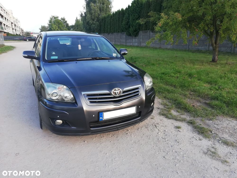 Toyota Avensis - 1