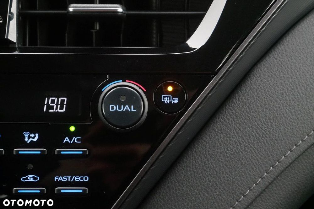 Toyota Camry 2.5 Hybrid Comfort CVT - 19