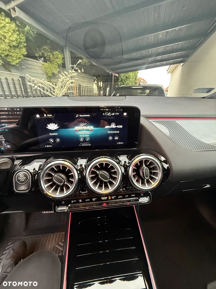 Mercedes-Benz GLA - 9