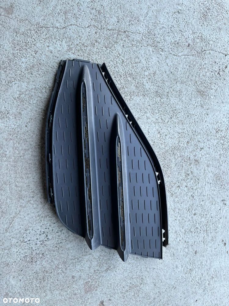 KRATKA ZDERZAKA PRZÓD PRAWA MERCEDES GLA 247 AMG - 1