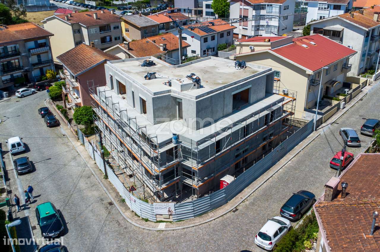Apartamento T3 novo, recuado com 2 lugares de garagem e arrumos - Maia - Grande imagem: 3/37