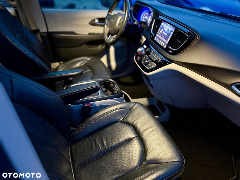 Chrysler Pacifica - 20