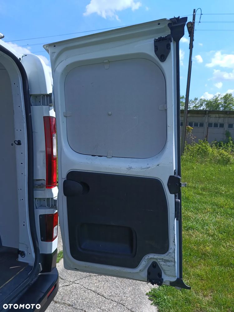 Renault Trafic L2H1 1.6 diesel 125kM 2018rok WEBASTO, CZUJNIKI PARKOWANIA, HAK, BAGAŻNIK DACHOWY, STAN BARDZO DOBRY! - 25