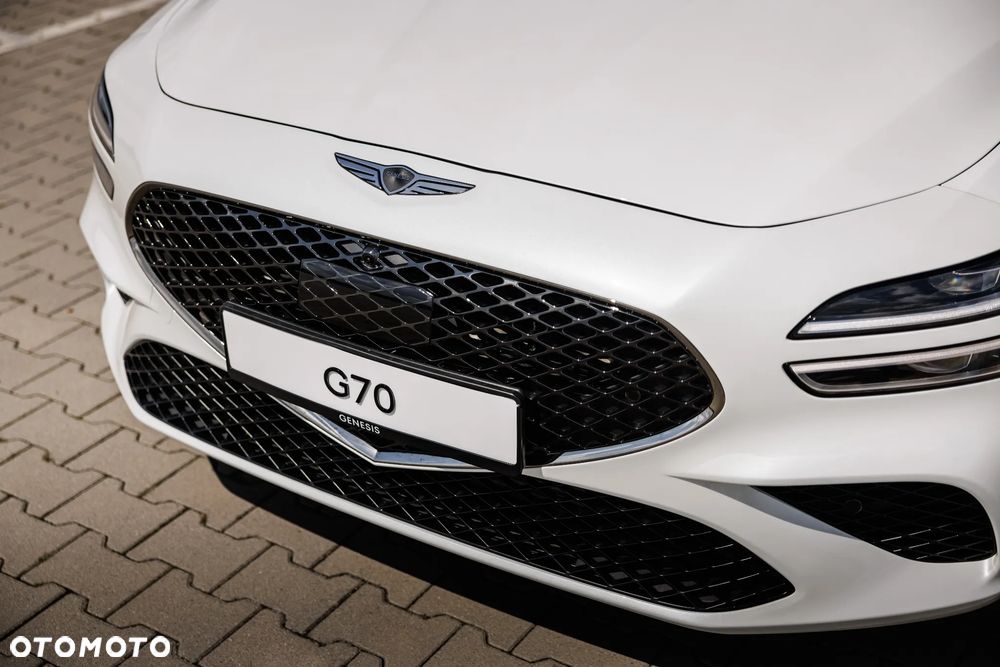 Genesis G70 2.0T Plus AWD 8AT Sport - 18