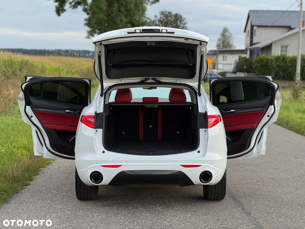 Alfa Romeo Stelvio 2.0 Turbo 16V AT8-Q4 Ti - 18