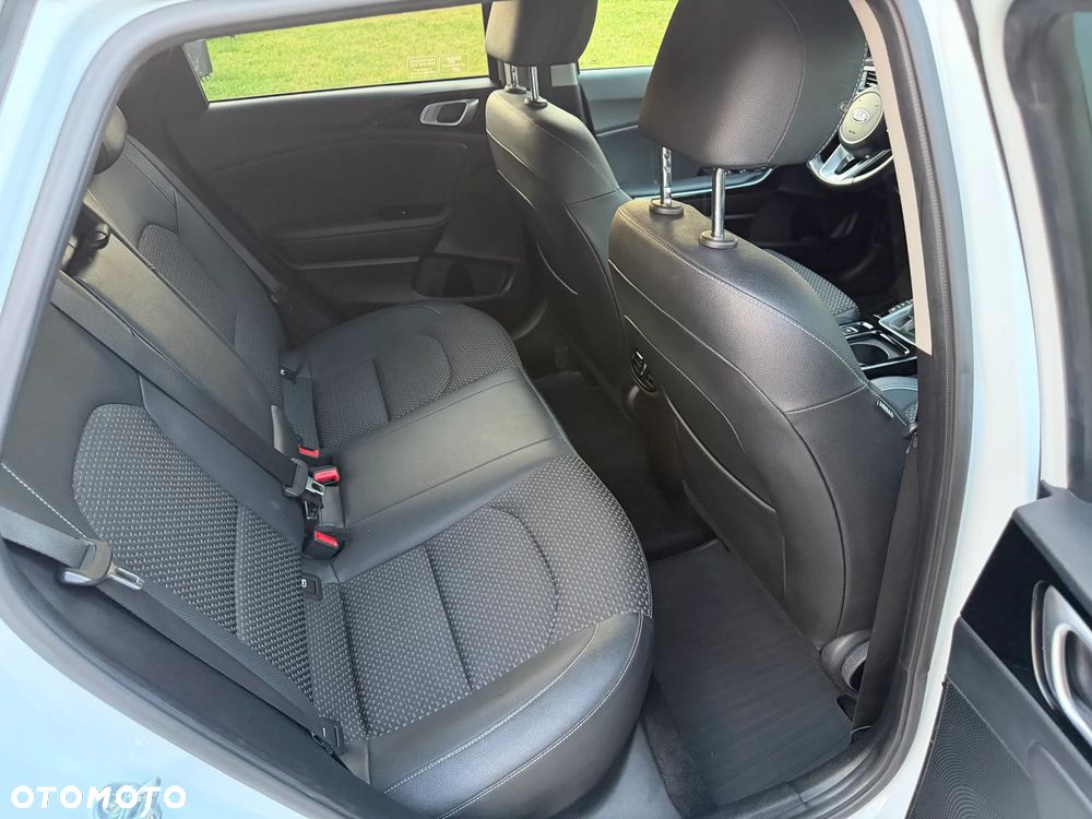 Kia Ceed 1.6 CRDi mHEV L - 9