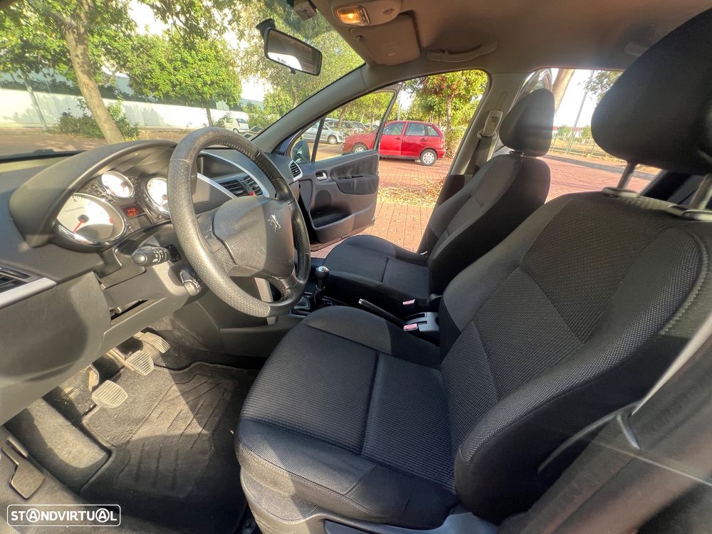 Peugeot 207 1.4 16V SE Sportium - 17